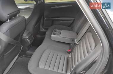 Седан Ford Mondeo 2015 в 