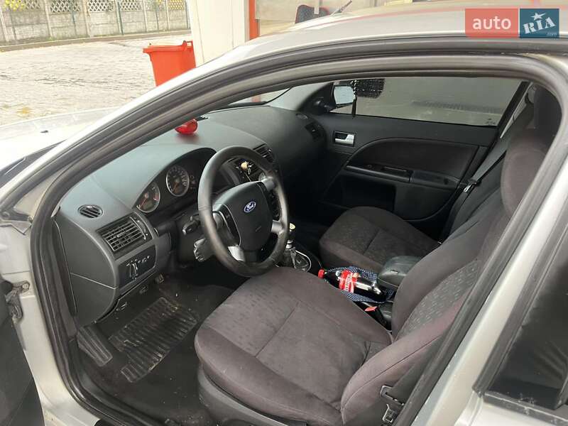 Лифтбек Ford Mondeo 2001 в Черновцах фото 6 Лифтбек Ford Mondeo 2001 в Черновцах