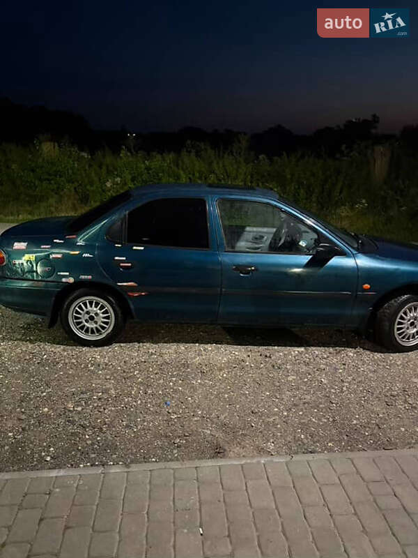 Седан Ford Mondeo 1993 в Городке