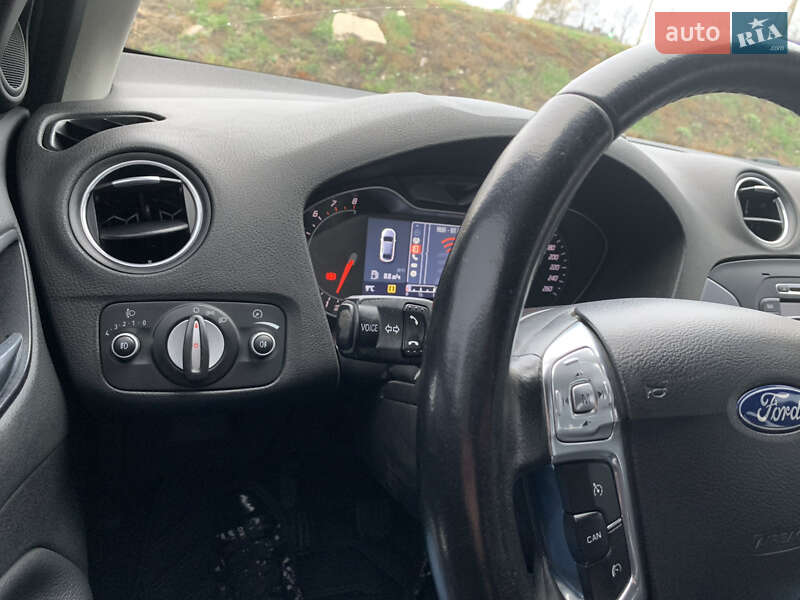 Седан Ford Mondeo 2012 в Сумах