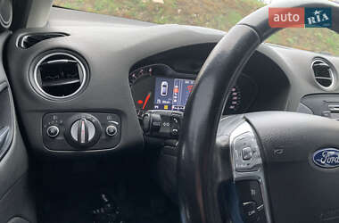 Седан Ford Mondeo 2012 в 