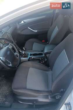 Седан Ford Mondeo 2012 в 