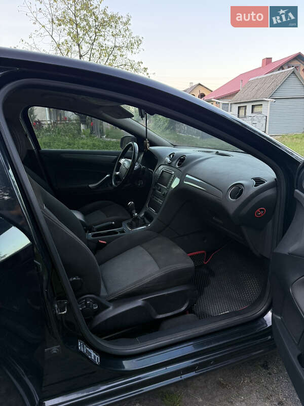 Универсал Ford Mondeo 2011 в Ровно