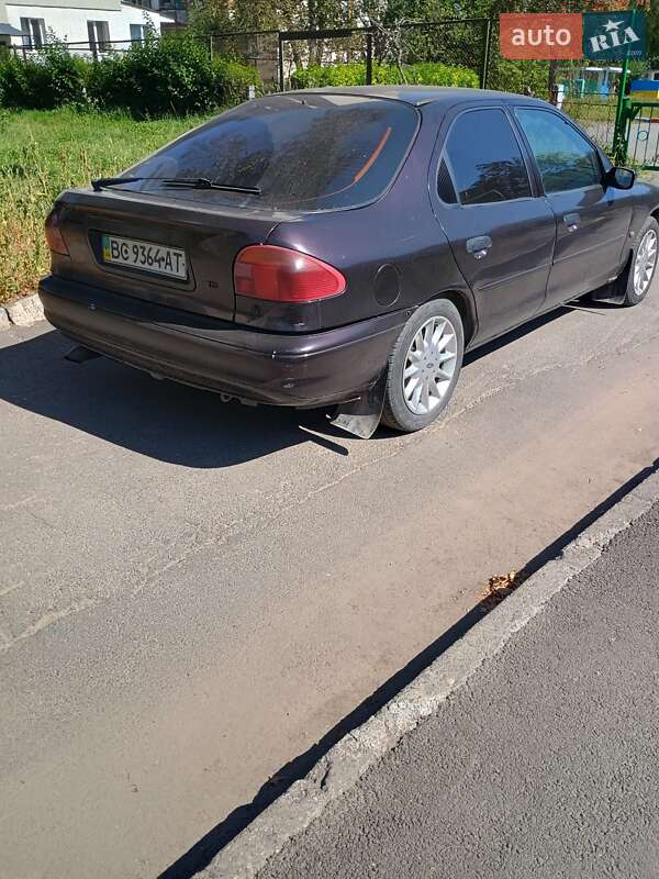 Лифтбек Ford Mondeo 1995 в 