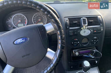 Седан Ford Mondeo 2002 в 