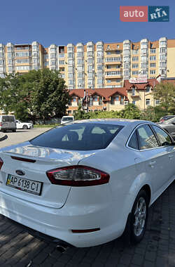Седан Ford Mondeo 2012 в 