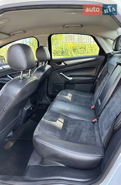 Седан Ford Mondeo 2012 в 