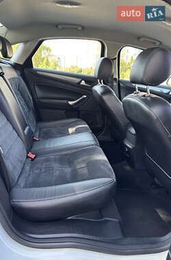 Седан Ford Mondeo 2012 в 