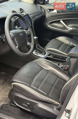 Седан Ford Mondeo 2011 в 