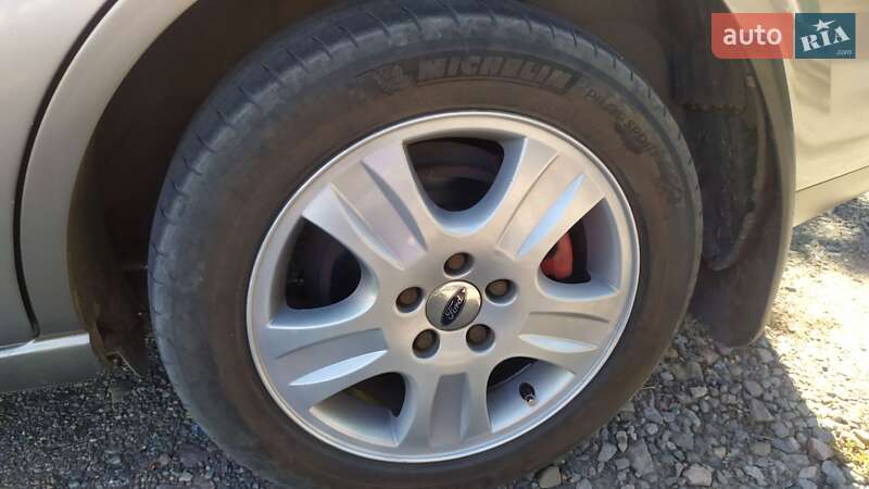 Седан Ford Mondeo 2002 в Чугуеве