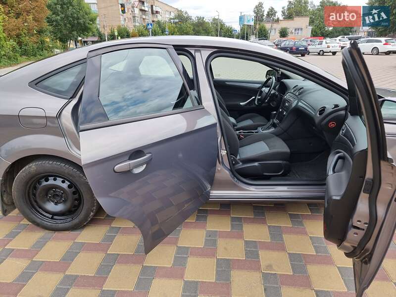 Лифтбек Ford Mondeo 2013 в Гайсине
