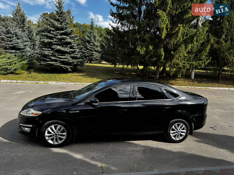 Седан Ford Mondeo 2012 в Краснограде