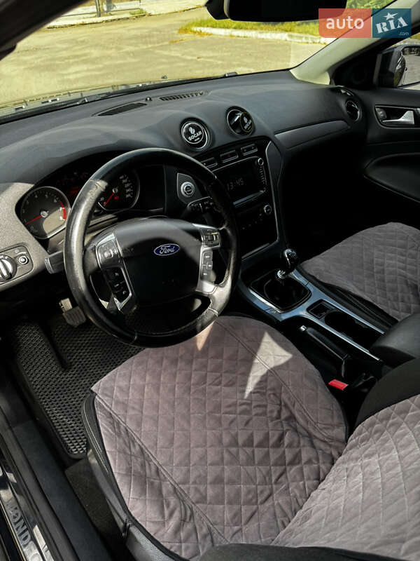 Седан Ford Mondeo 2012 в Краснограде