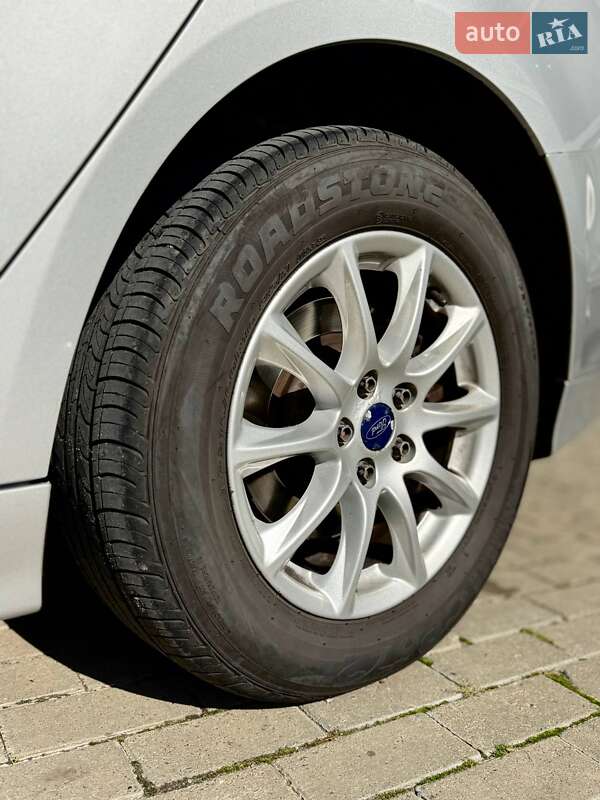 Седан Ford Mondeo 2015 в Хмельницком