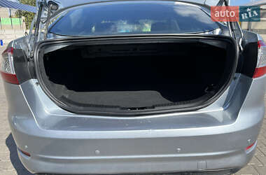Седан Ford Mondeo 2012 в 