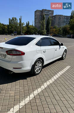 Седан Ford Mondeo 2011 в 