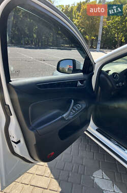 Седан Ford Mondeo 2011 в 