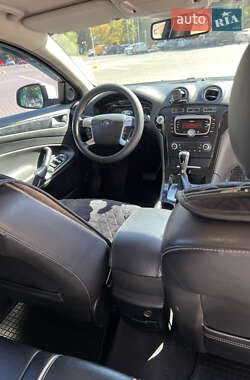 Седан Ford Mondeo 2011 в 