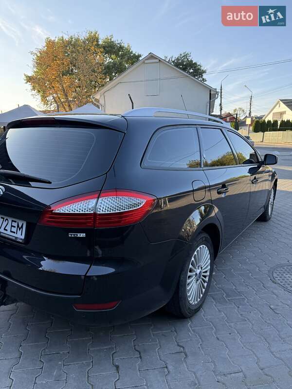 Універсал Ford Mondeo 2010 в Чернівцях