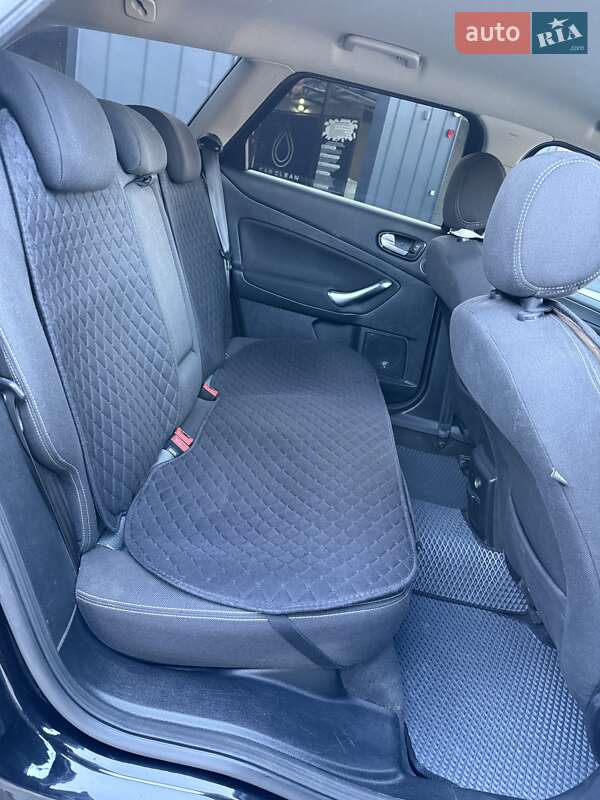 Універсал Ford Mondeo 2010 в Чернівцях