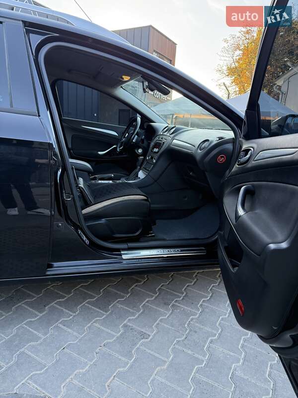 Універсал Ford Mondeo 2010 в Чернівцях