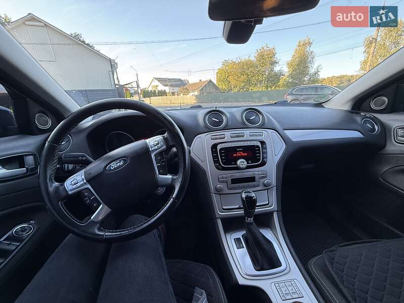 Універсал Ford Mondeo 2010 в Чернівцях