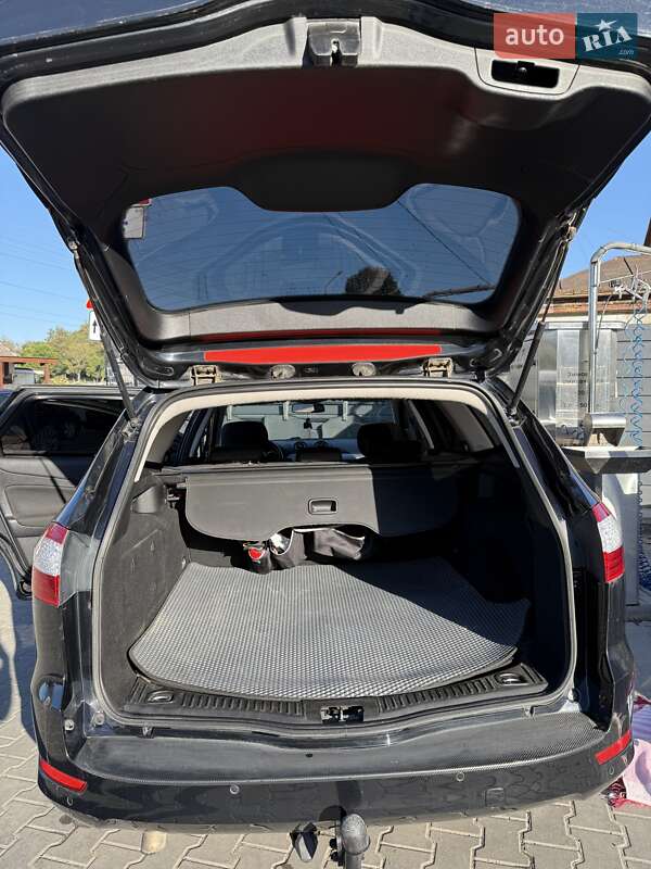Універсал Ford Mondeo 2010 в Чернівцях