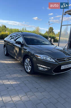 Седан Ford Mondeo 2012 в 