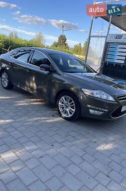 Седан Ford Mondeo 2012 в 