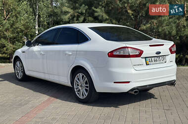 Седан Ford Mondeo 2012 в 
