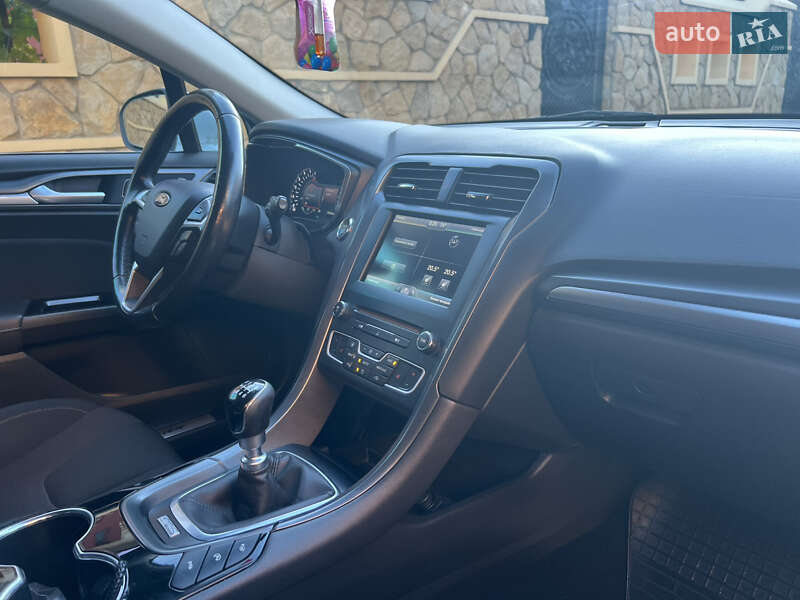 Седан Ford Mondeo 2015 в Черновцах