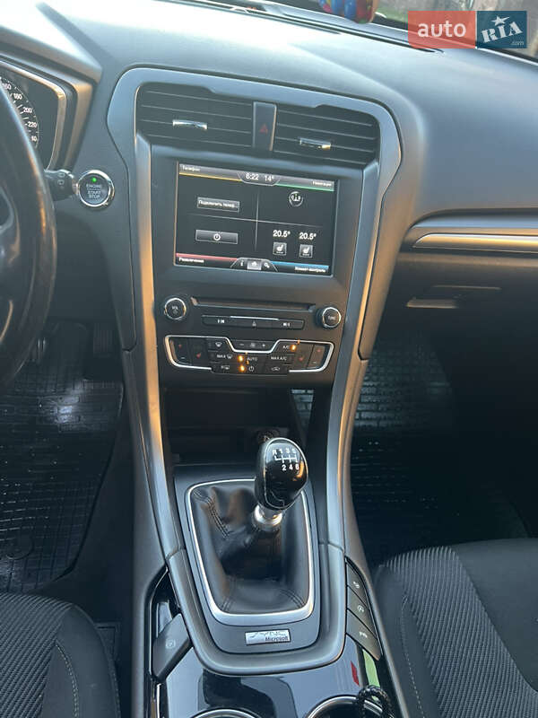 Седан Ford Mondeo 2015 в Черновцах