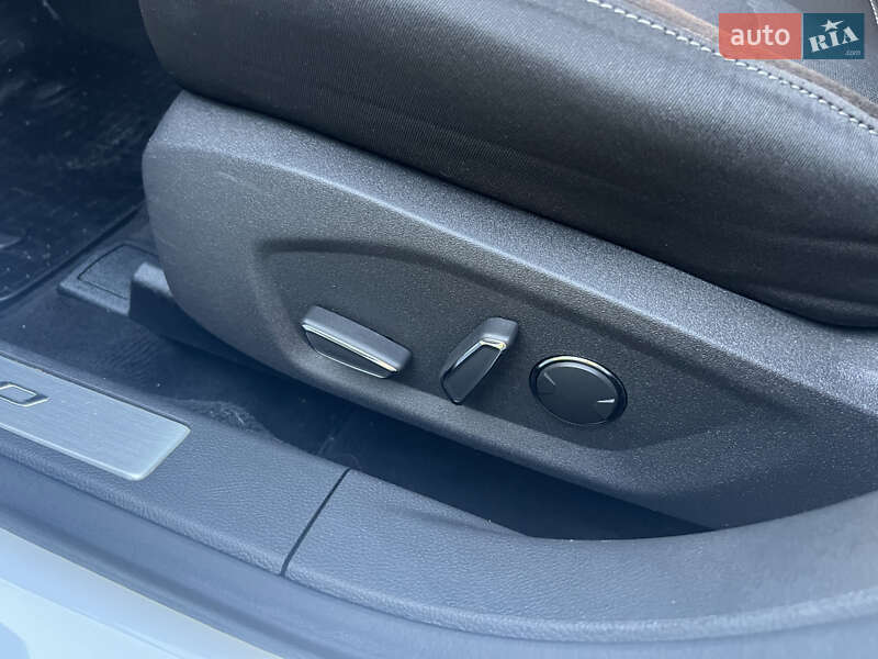 Седан Ford Mondeo 2015 в Черновцах
