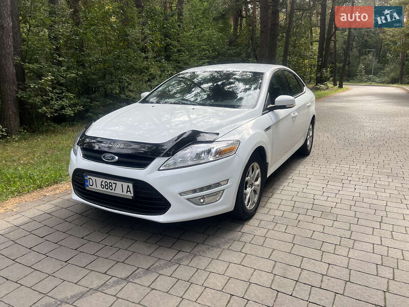Лифтбек Ford Mondeo 2013 в 