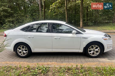 Лифтбек Ford Mondeo 2013 в 