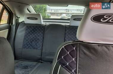 Лифтбек Ford Mondeo 2001 в 