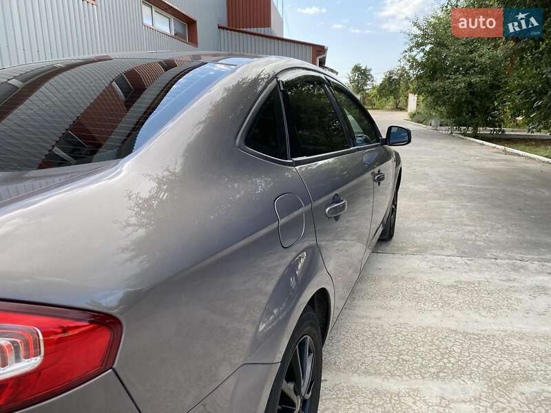Седан Ford Mondeo 2011 в Хмельницком