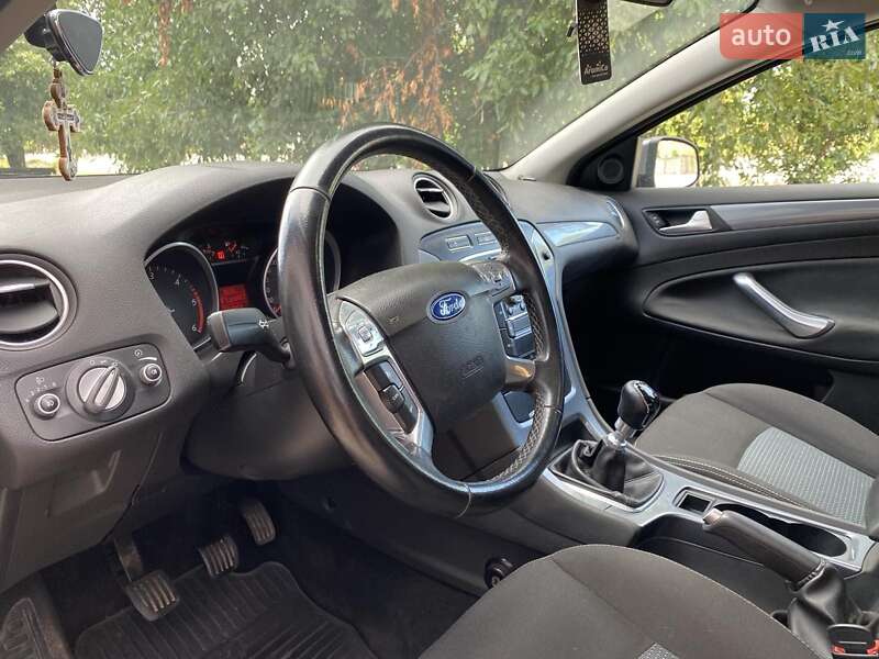 Седан Ford Mondeo 2011 в Хмельницком