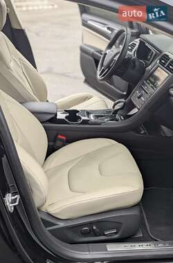 Седан Ford Mondeo 2015 в 