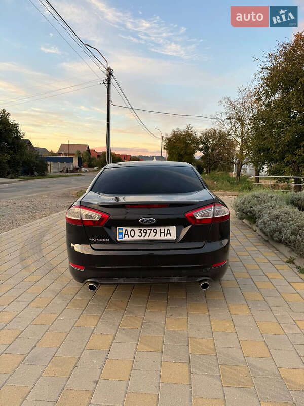 Седан Ford Mondeo 2011 в Мукачево