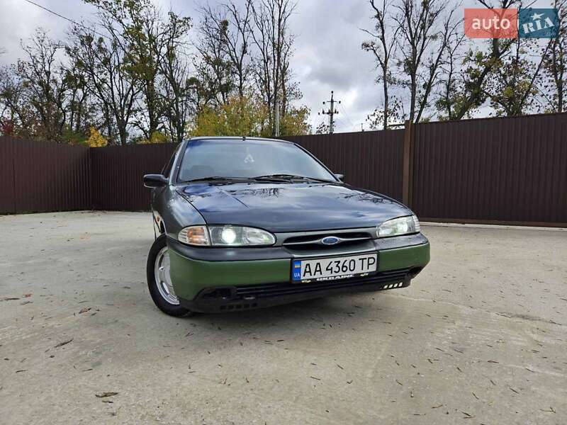 Седан Ford Mondeo 1993 в Обухове