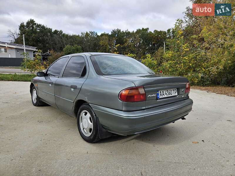 Седан Ford Mondeo 1993 в Обухове