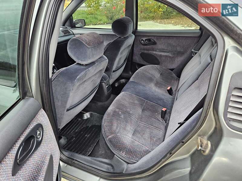 Седан Ford Mondeo 1993 в Обухове