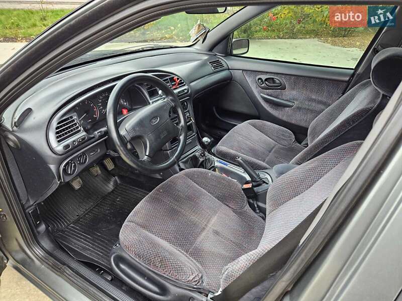 Седан Ford Mondeo 1993 в Обухове