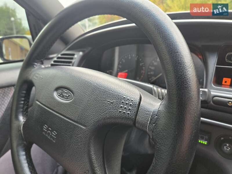 Седан Ford Mondeo 1993 в Обухове