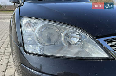 Седан Ford Mondeo 2004 в  фото 25 Седан Ford Mondeo 2004 в