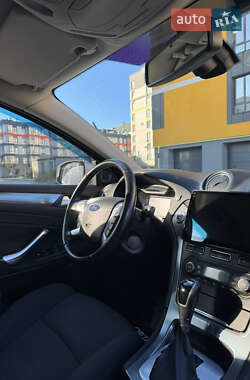 Седан Ford Mondeo 2011 в 