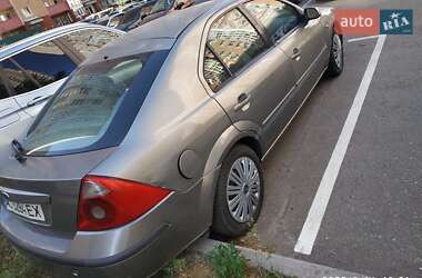 Лифтбек Ford Mondeo 2001 в 