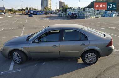 Лифтбек Ford Mondeo 2001 в 
