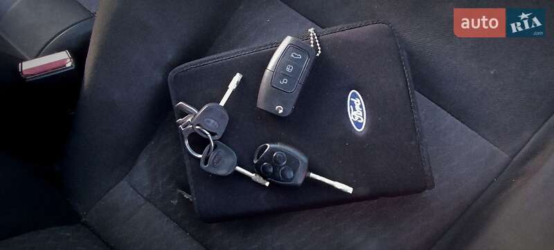 Універсал Ford Mondeo 2002 в Путилі